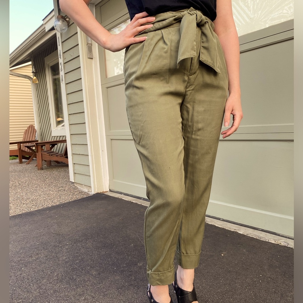 Anthro Cartonnier bow crop pants
